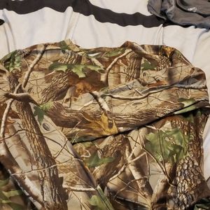 Outfitters camo light weight long sleeve shirt